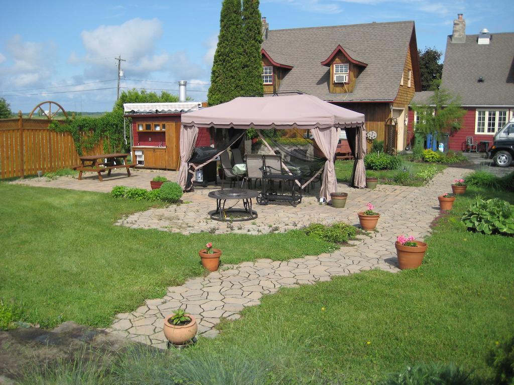 Eden Sur Terre Bed & Breakfast Marieville Eksteriør bilde