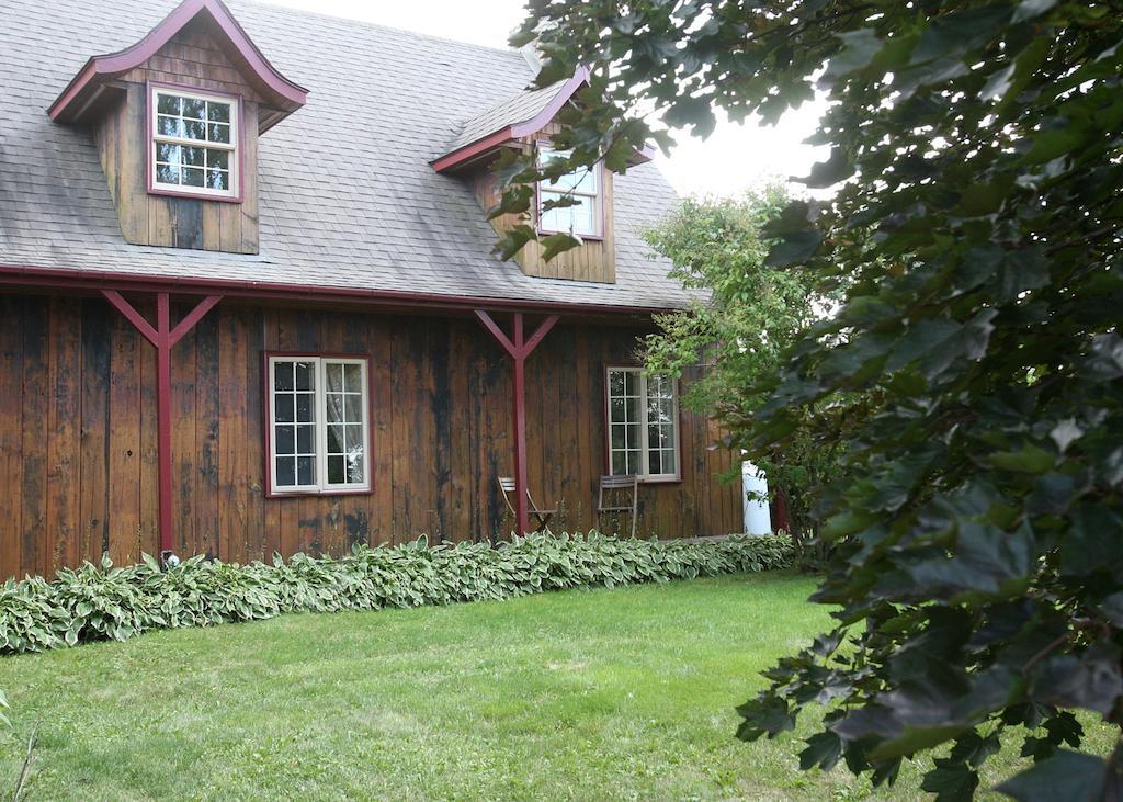 Eden Sur Terre Bed & Breakfast Marieville Eksteriør bilde